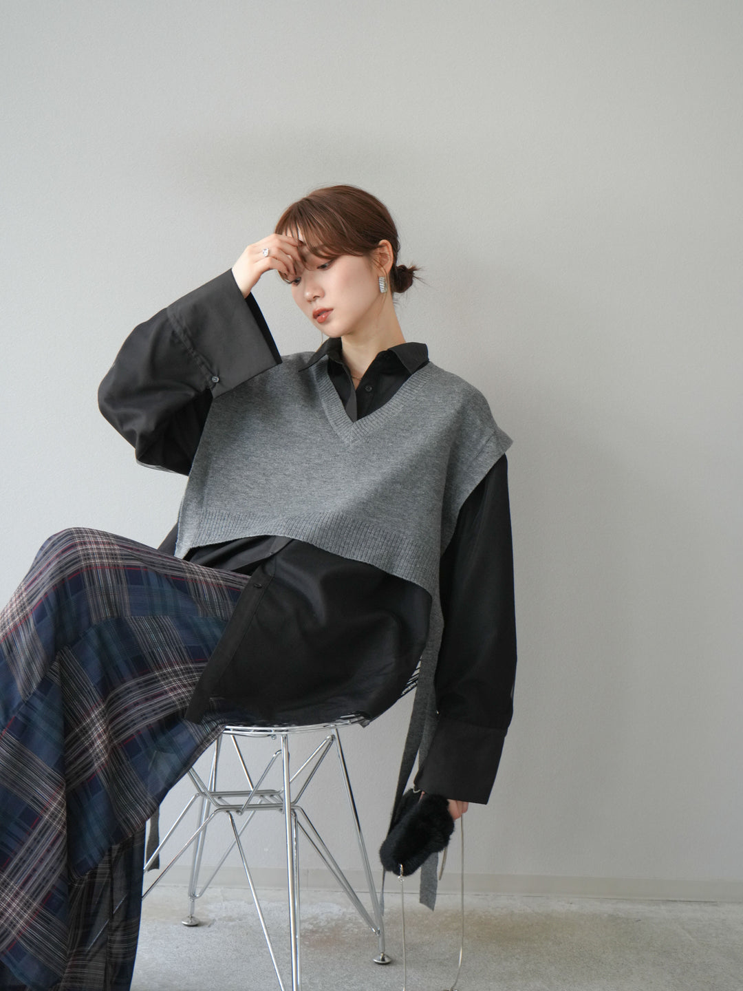 [予約]サイドリボンVネックショートニットベスト/チャコール