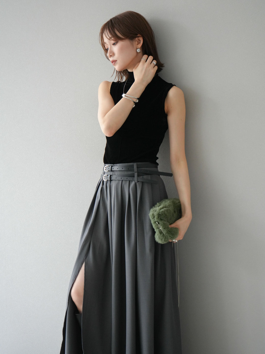 [SET]シアーベロアプチネックノースリーブトップス+エステルプリーツスリットスカート(2set)