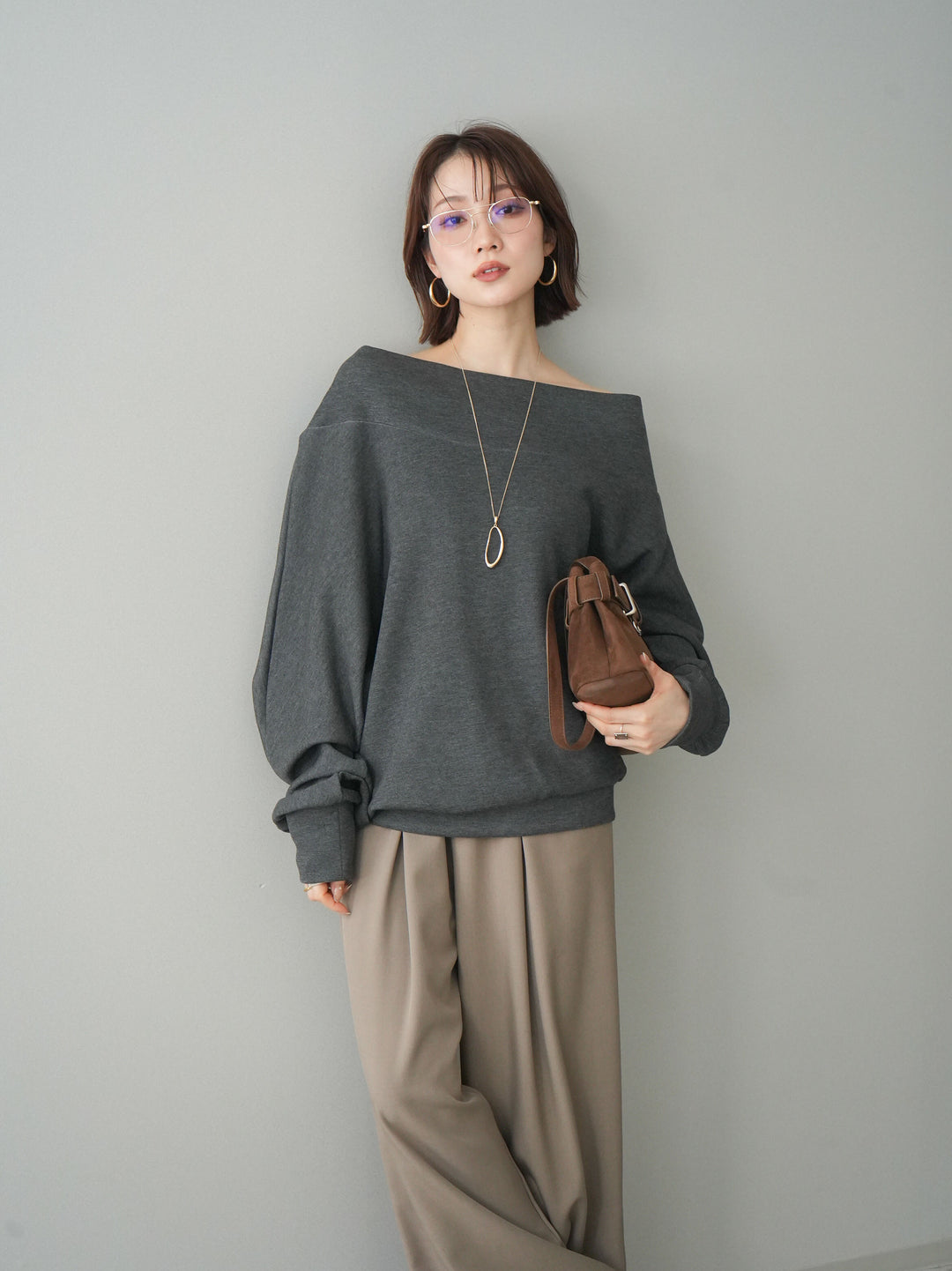 [予約]アシンメトリーオフショルポンチプルオーバー/charcoal