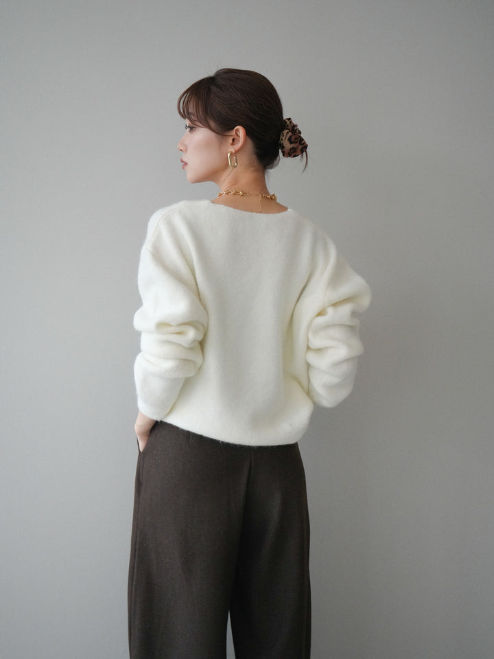 [予約]シュシュ付きアンゴラタッチVネックニットプルオーバー/white