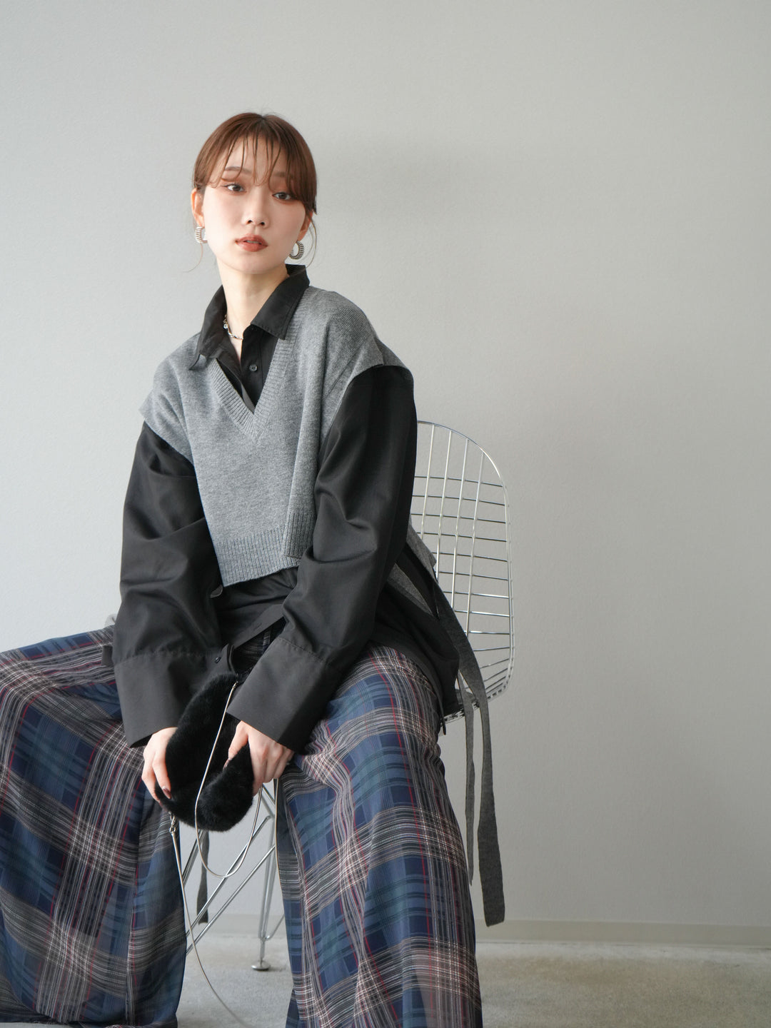 [予約]サイドリボンVネックショートニットベスト/チャコール