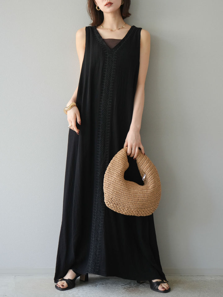[予約]刺繍Vネックワンピース/ブラック