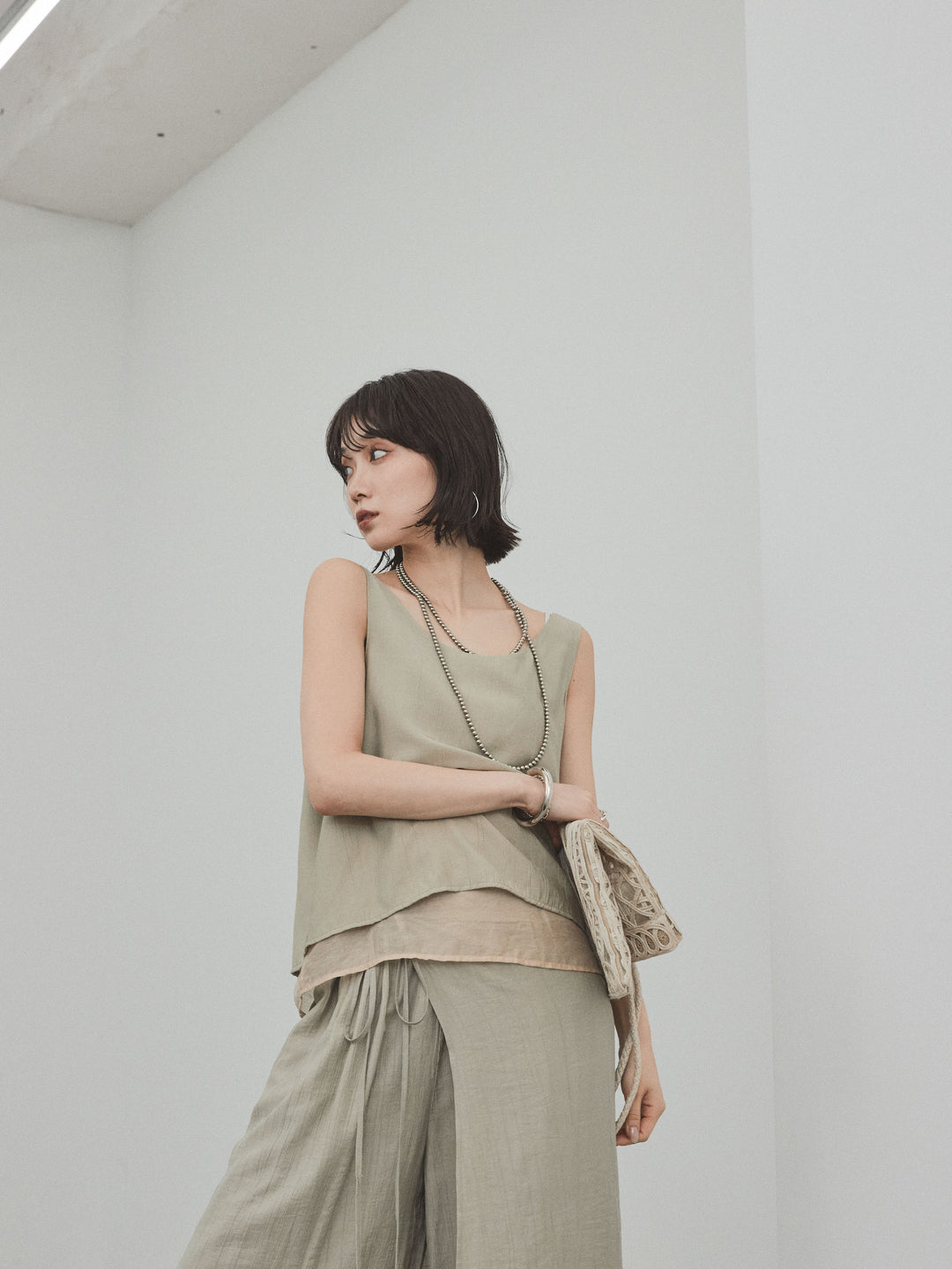 [預購] Washer Satin 薄紗多層背心/卡其米色