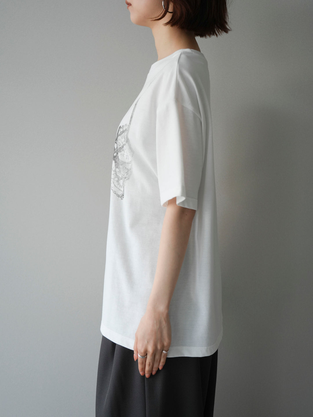 [予約]レースモチーフプリントTEE/off