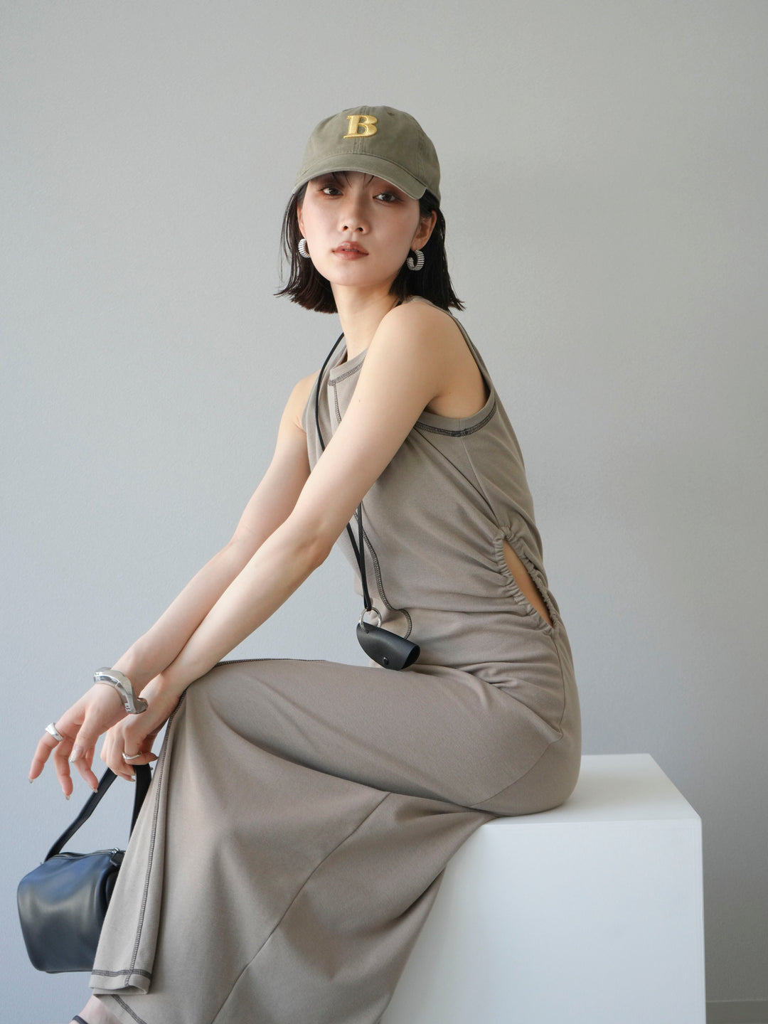 [予約]ウエストオープンステッチカットワンピース/ベージュ