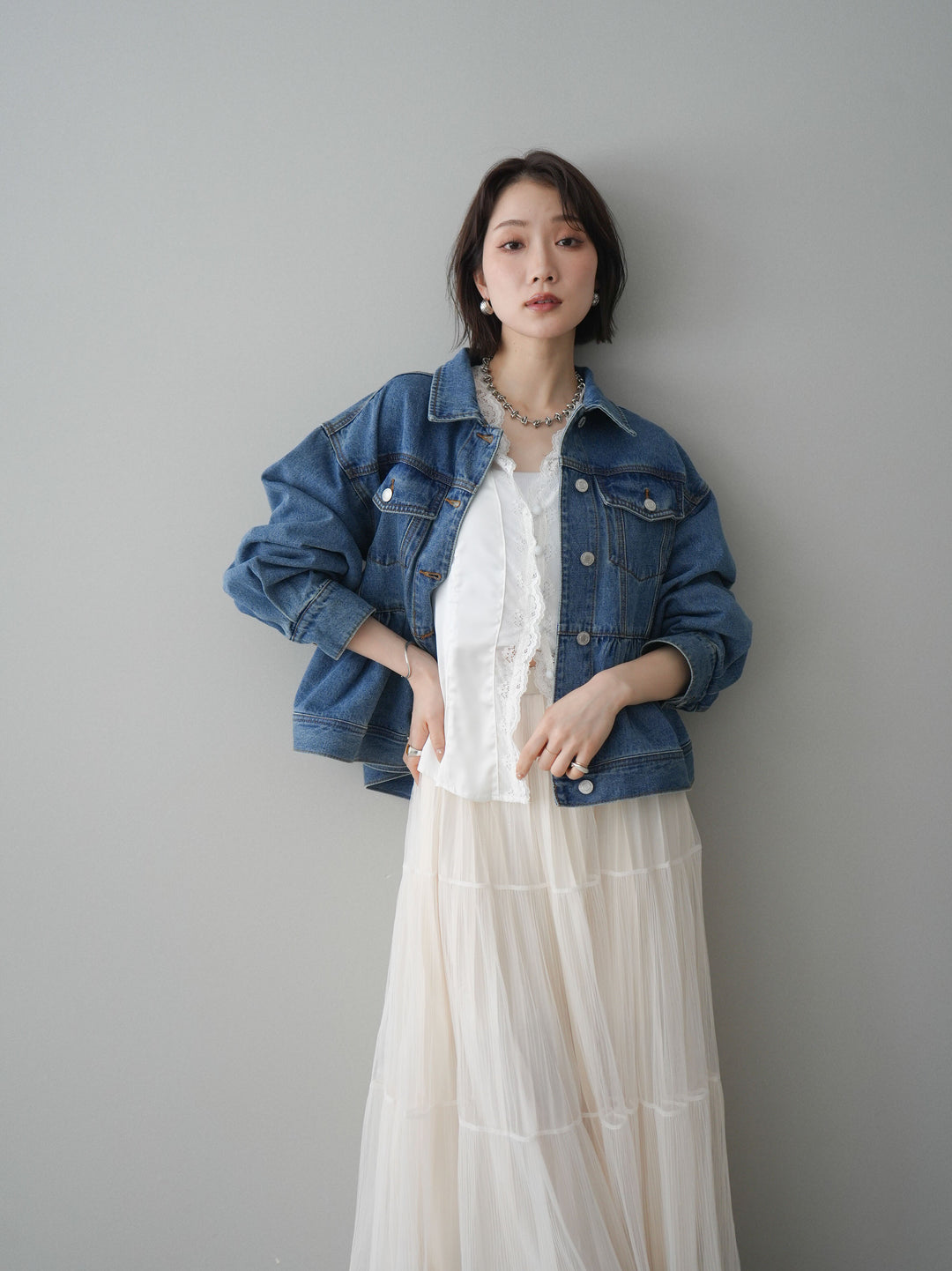 【套裝】荷葉邊牛仔外套+無袖緞面蕾絲吊帶背心+亮片褶皺多層薄紗長裙（三件套）