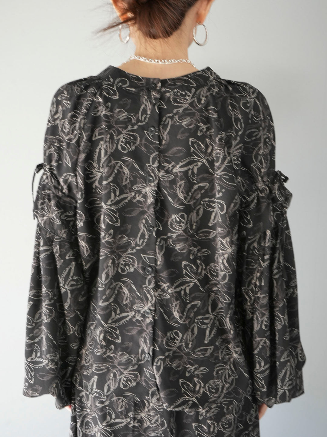 [Pre-order] Pen-touch flower print blouse/black