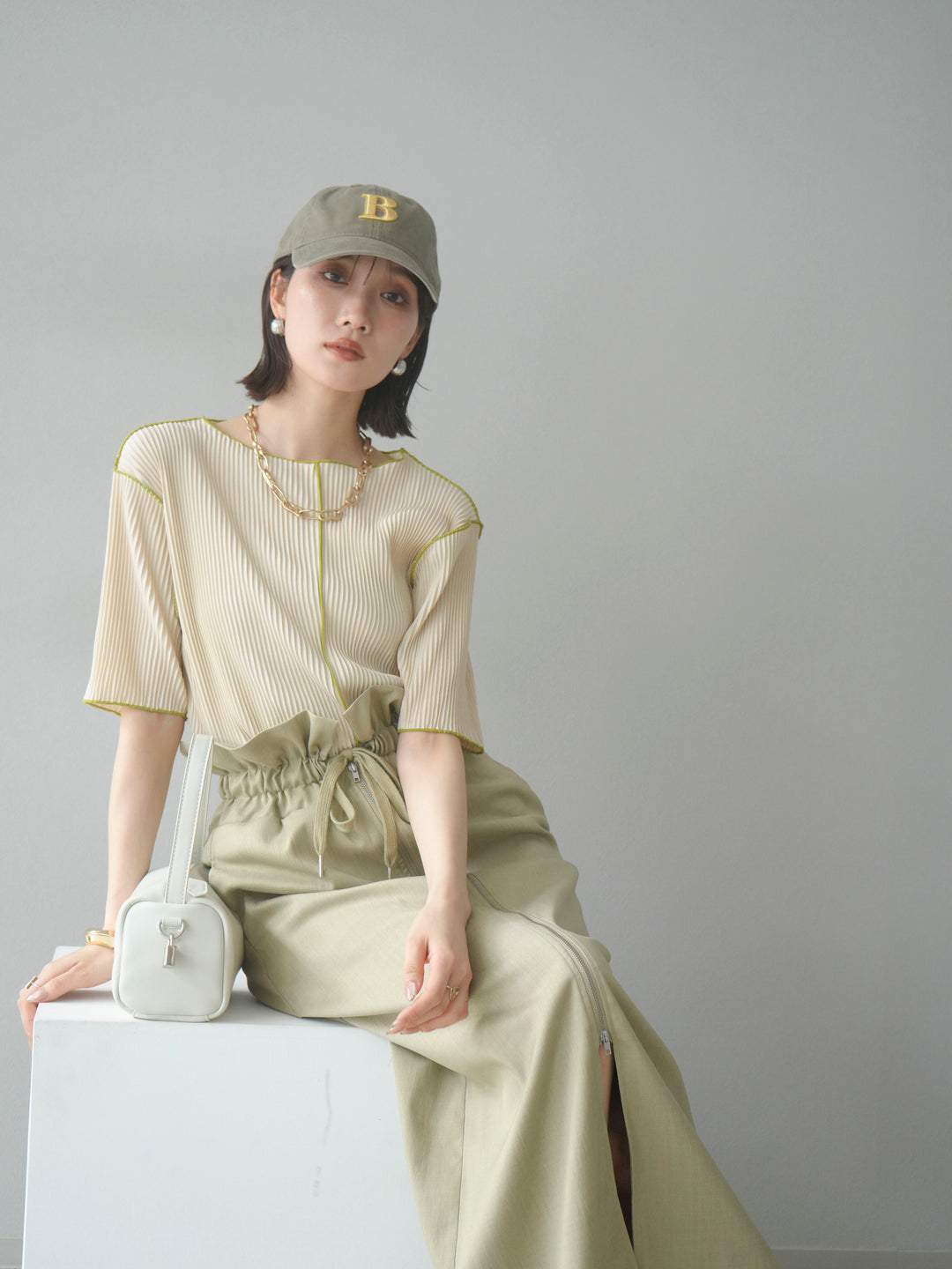 【預購】色彩協調的柔和褶皺半袖上衣/象牙白