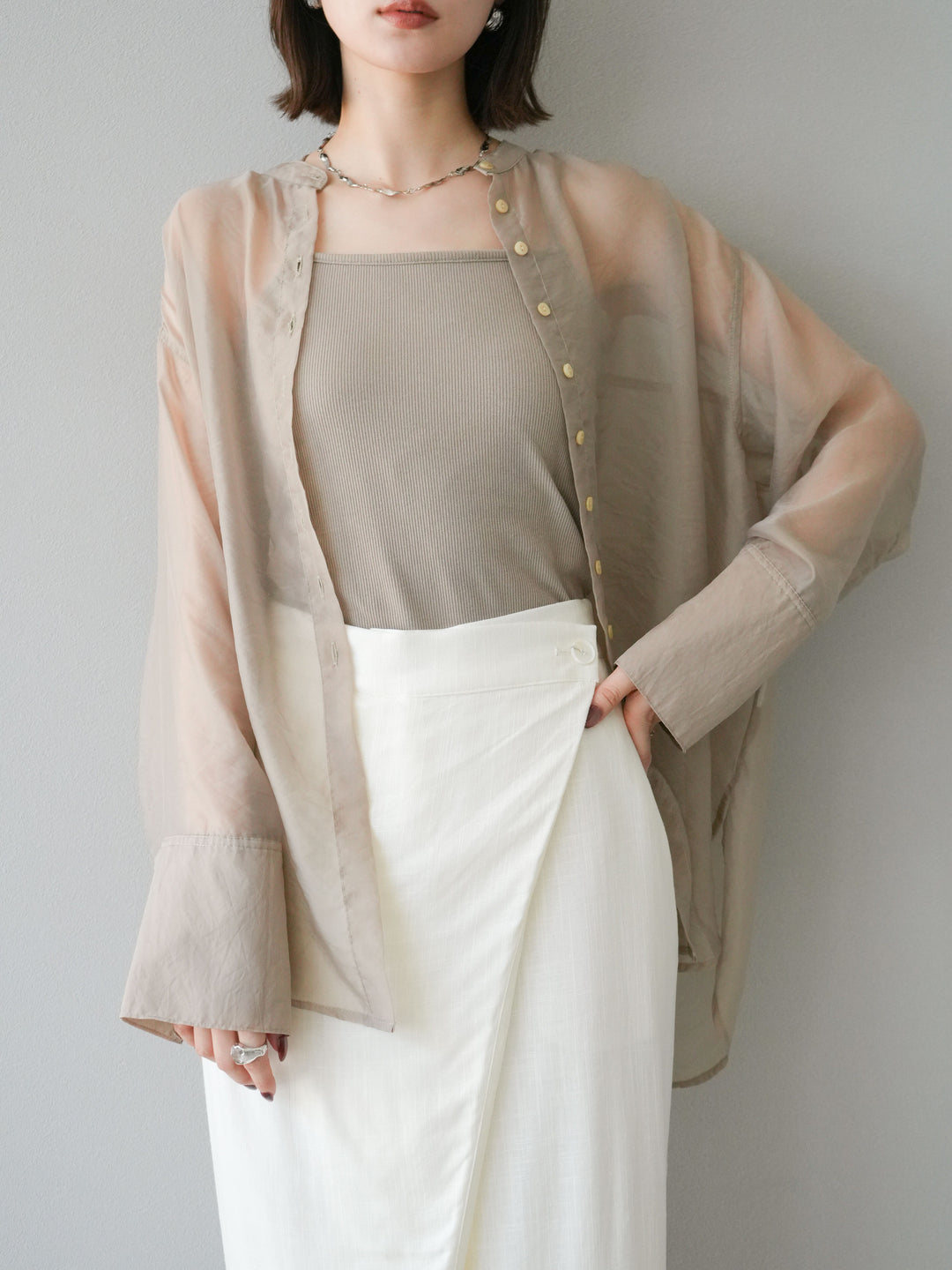 [予約]シャイニーシアーバンドカラーシャツ/ベージュ