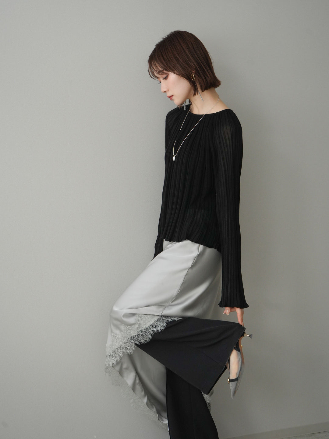 [SET]プリーツシアーフレアスリーブニットトップス+センターシームフレアパンツ+サテンライクアシメレーススカート(3set)