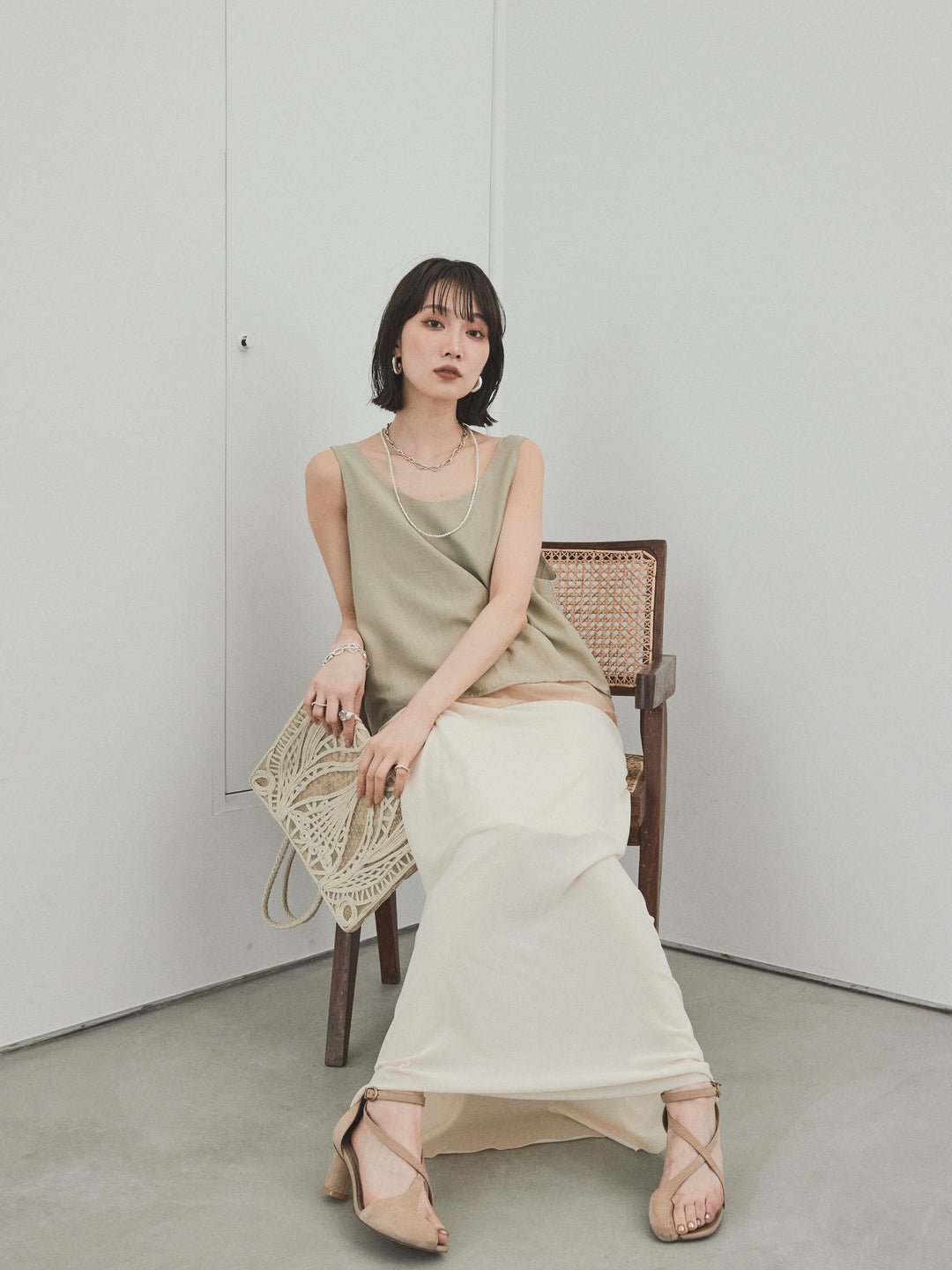 [預購] Washer Satin 薄紗多層背心/卡其米色