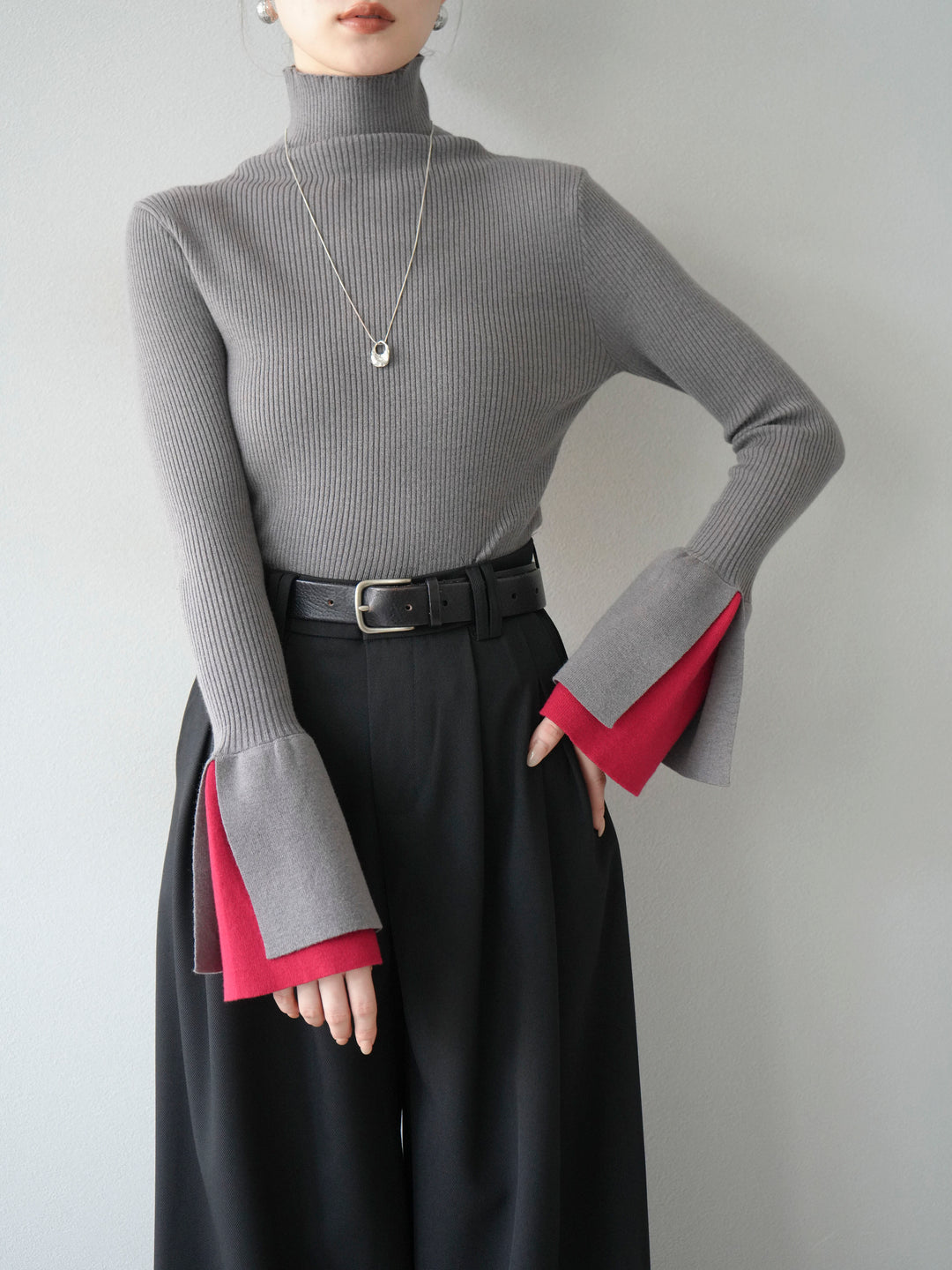 [SET] 疊層喇叭袖高領針織上衣 + 雙褶寬褲 (2 套)