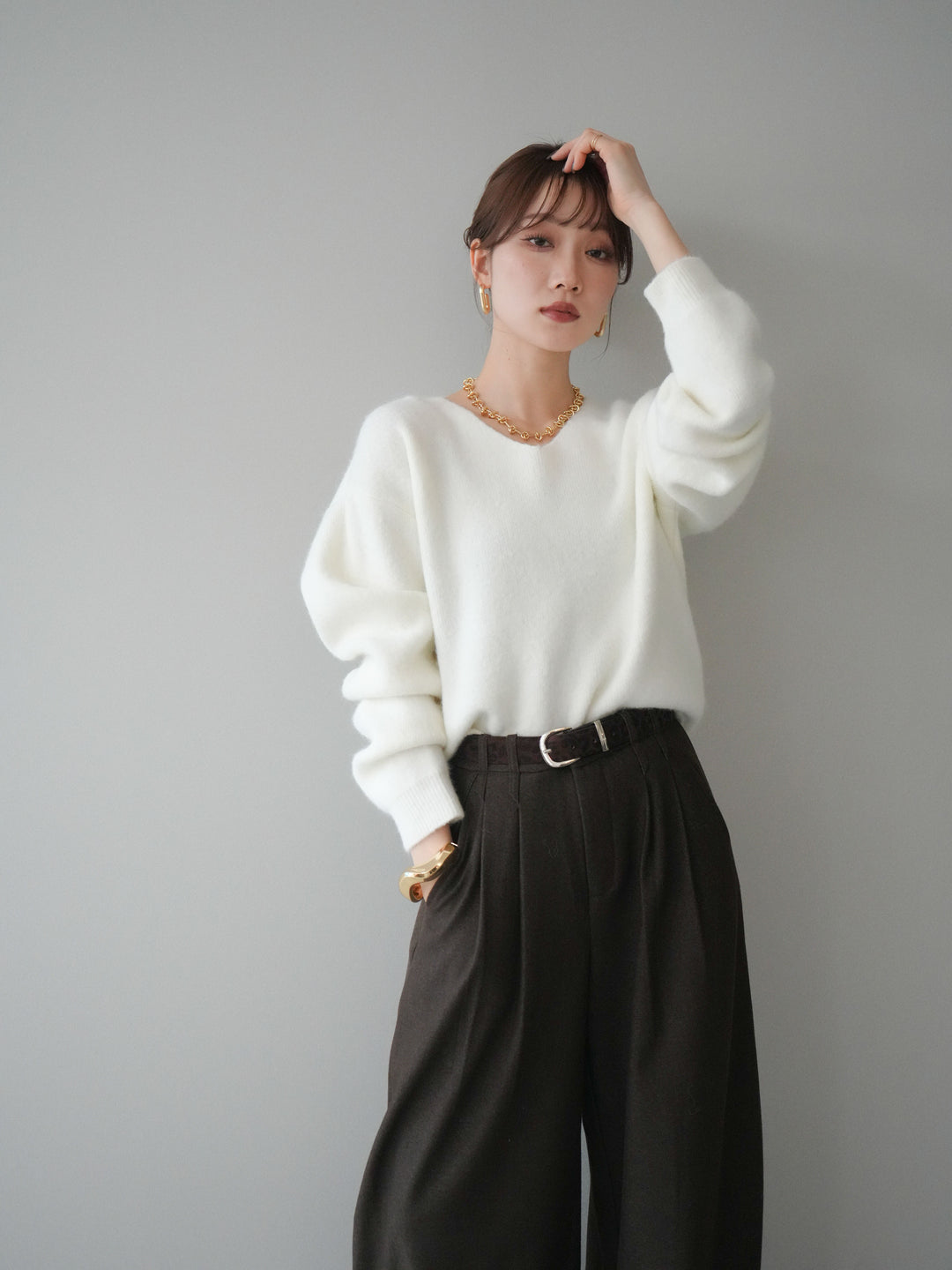 [予約]シュシュ付きアンゴラタッチVネックニットプルオーバー/white