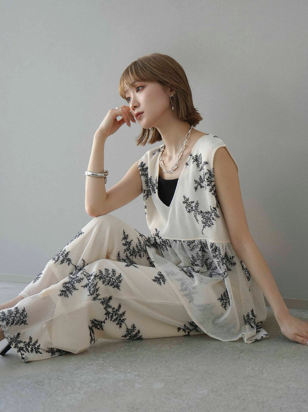 [予約]リーフ柄メッシュVネックフレアトップス/アイボリー