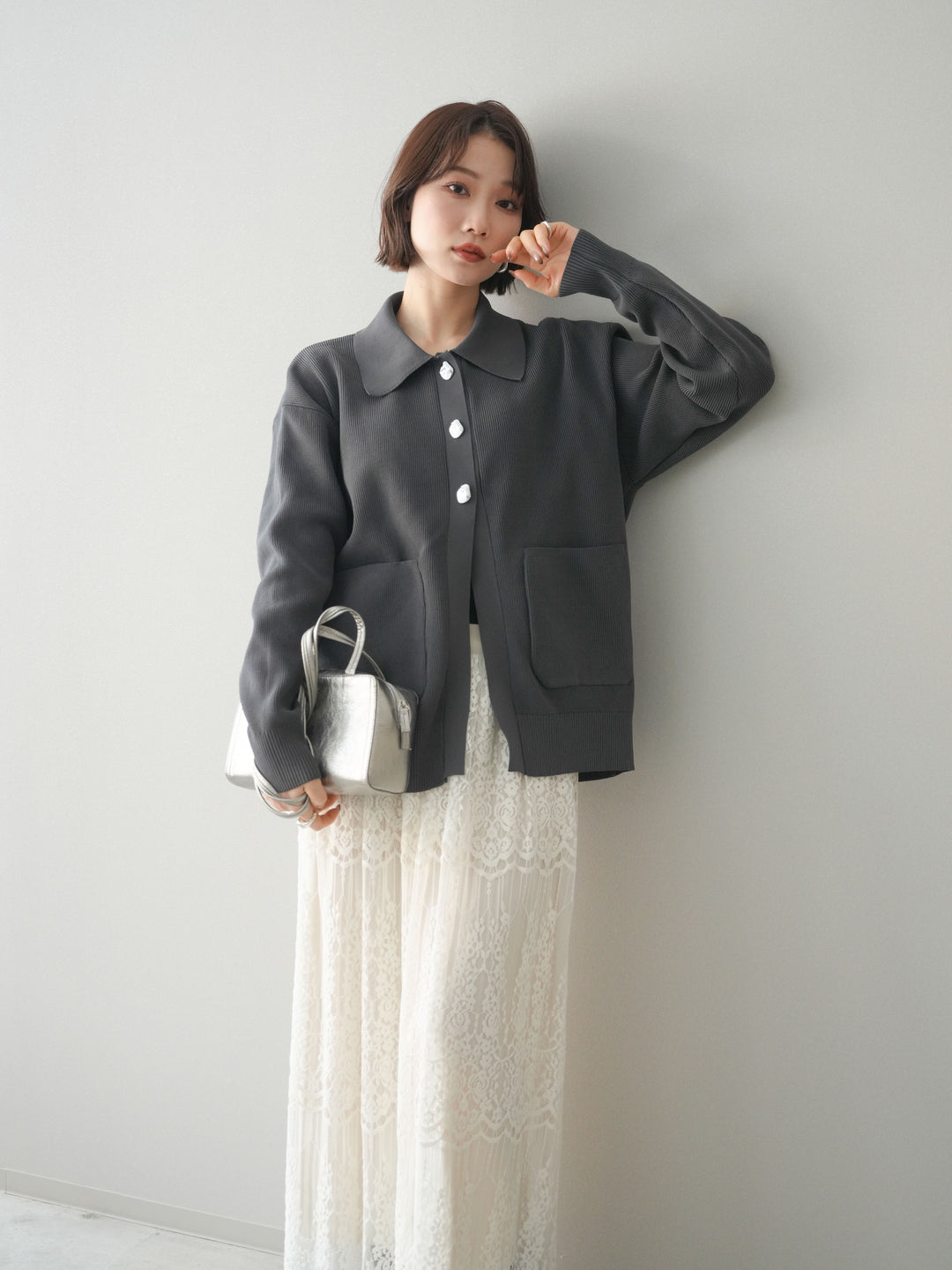 [予約]メタルボタン襟付きポリエステルニットカーディガン/charcoal