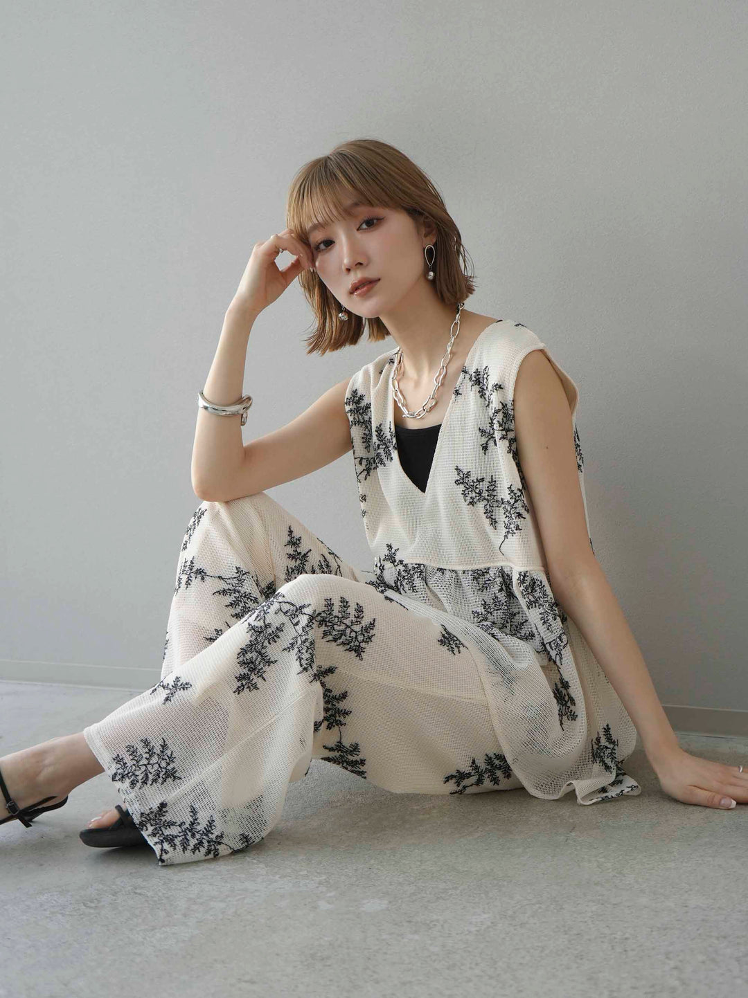 [予約]リーフ柄メッシュVネックフレアトップス/アイボリー