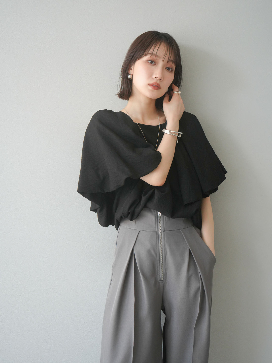 [SET] 燈籠袖褶襉設計上衣 + 拉鍊褶襉寬褲 (2 套)