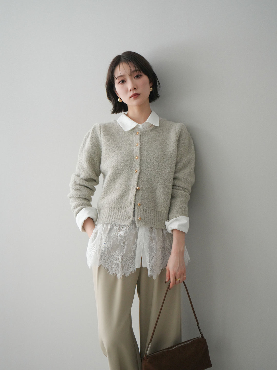[SET]ゴールドボタンブークレニットカーディガン+総レースボリュームスリーブシャツ(2set)