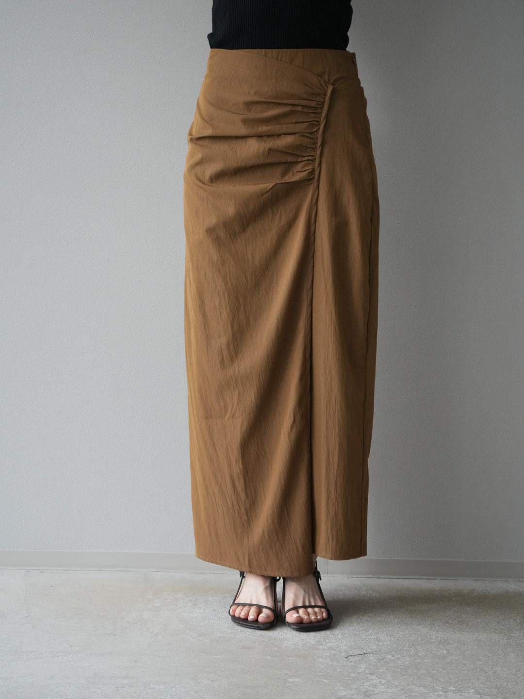 [予約]ナイロンシャーリングラップスカート/モカ