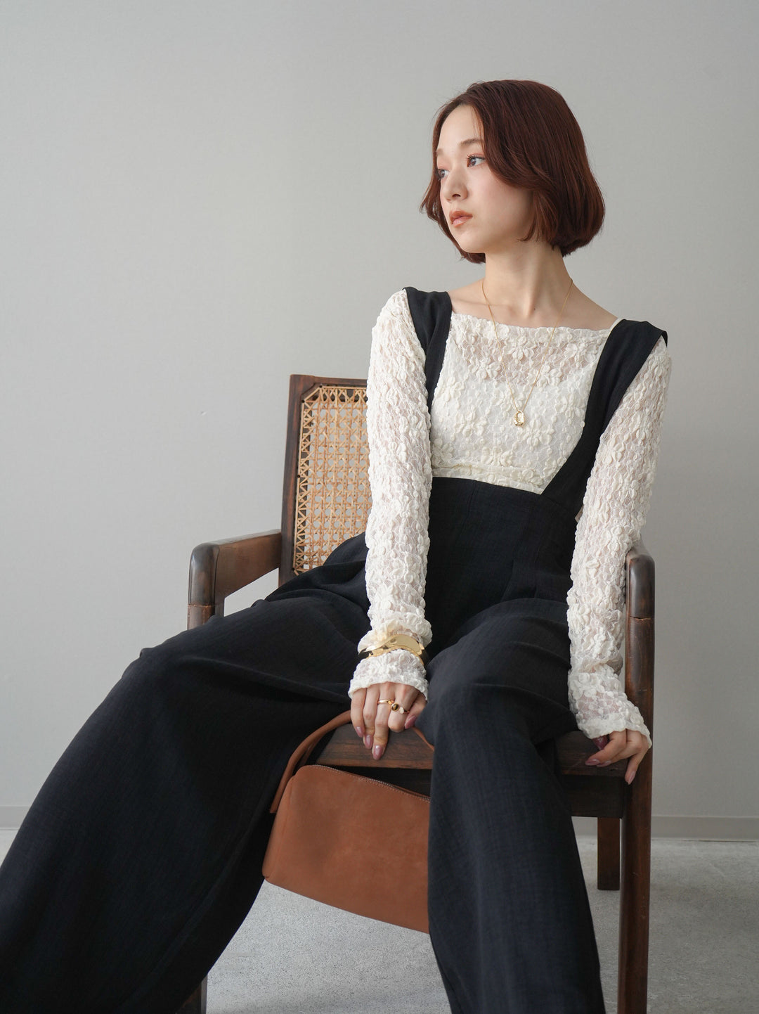 [SET]サイドギャザーレーストップス+シボ加工ハイウエストタックサロペット(2set)