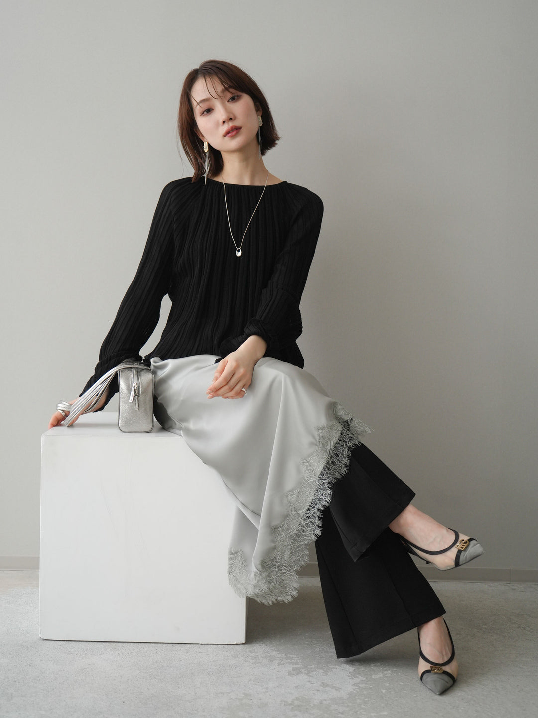 [SET]プリーツシアーフレアスリーブニットトップス+センターシームフレアパンツ+サテンライクアシメレーススカート(3set)