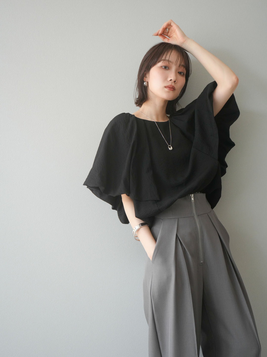 [SET] 燈籠袖褶襉設計上衣 + 拉鍊褶襉寬褲 (2 套)