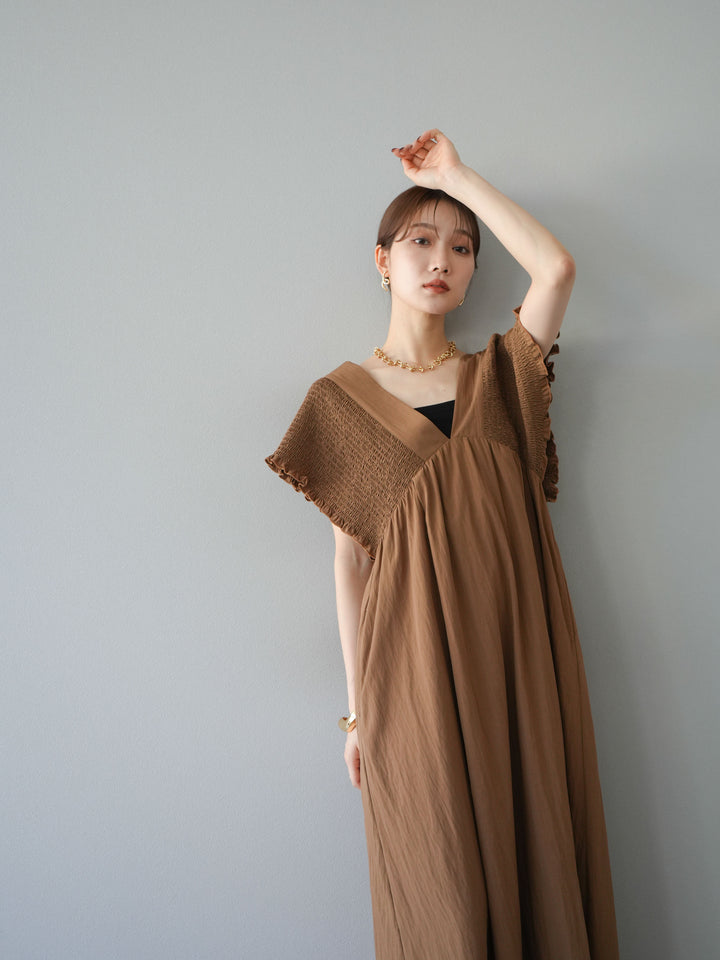 【預購】褶皺V領洋裝/米色