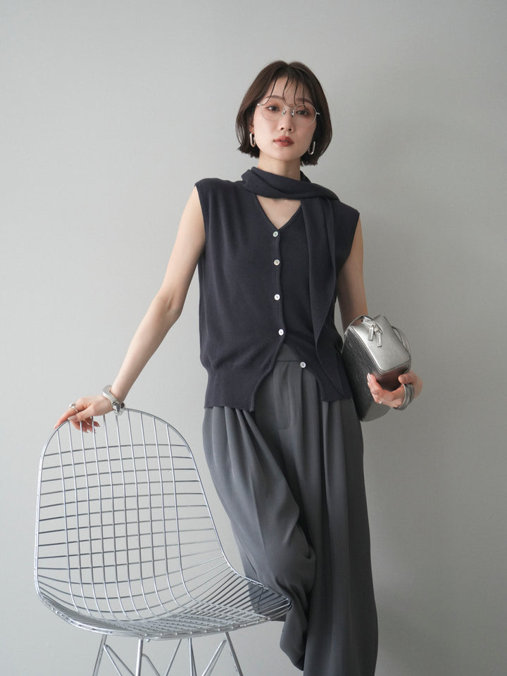 [予約]スカーフ付Vネックニットベスト/black