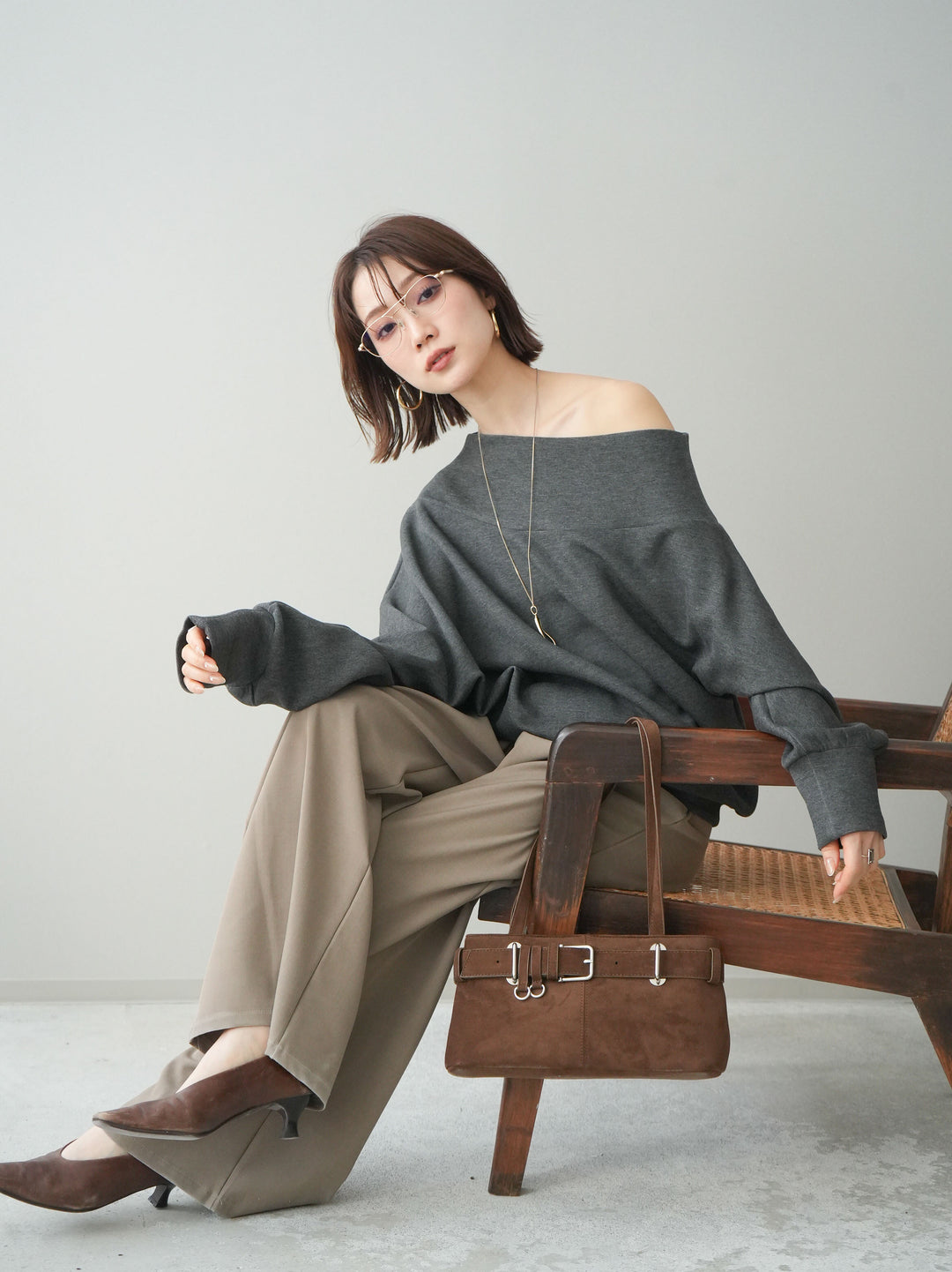 [予約]アシンメトリーオフショルポンチプルオーバー/charcoal