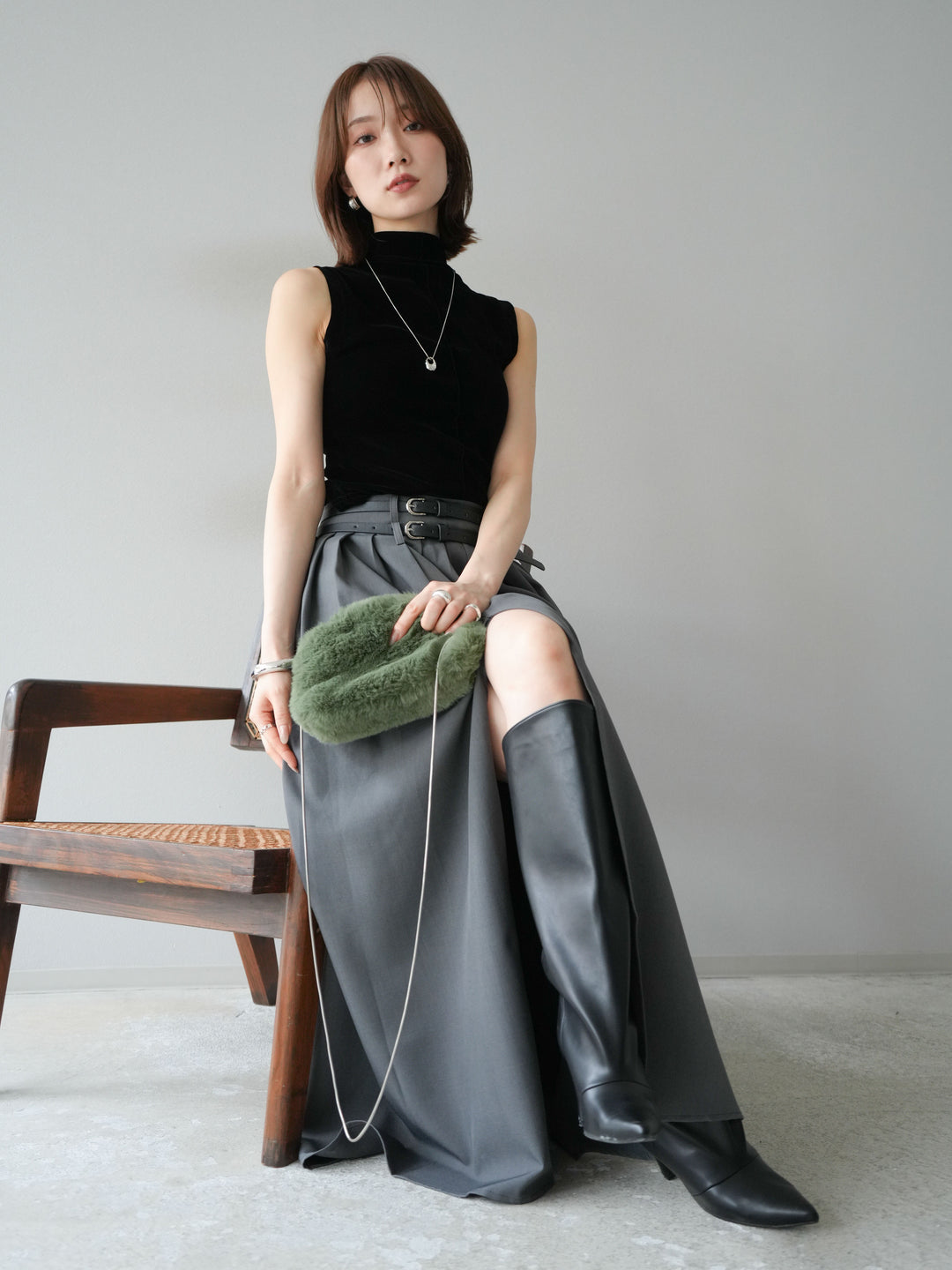 [SET]シアーベロアプチネックノースリーブトップス+エステルプリーツスリットスカート(2set)