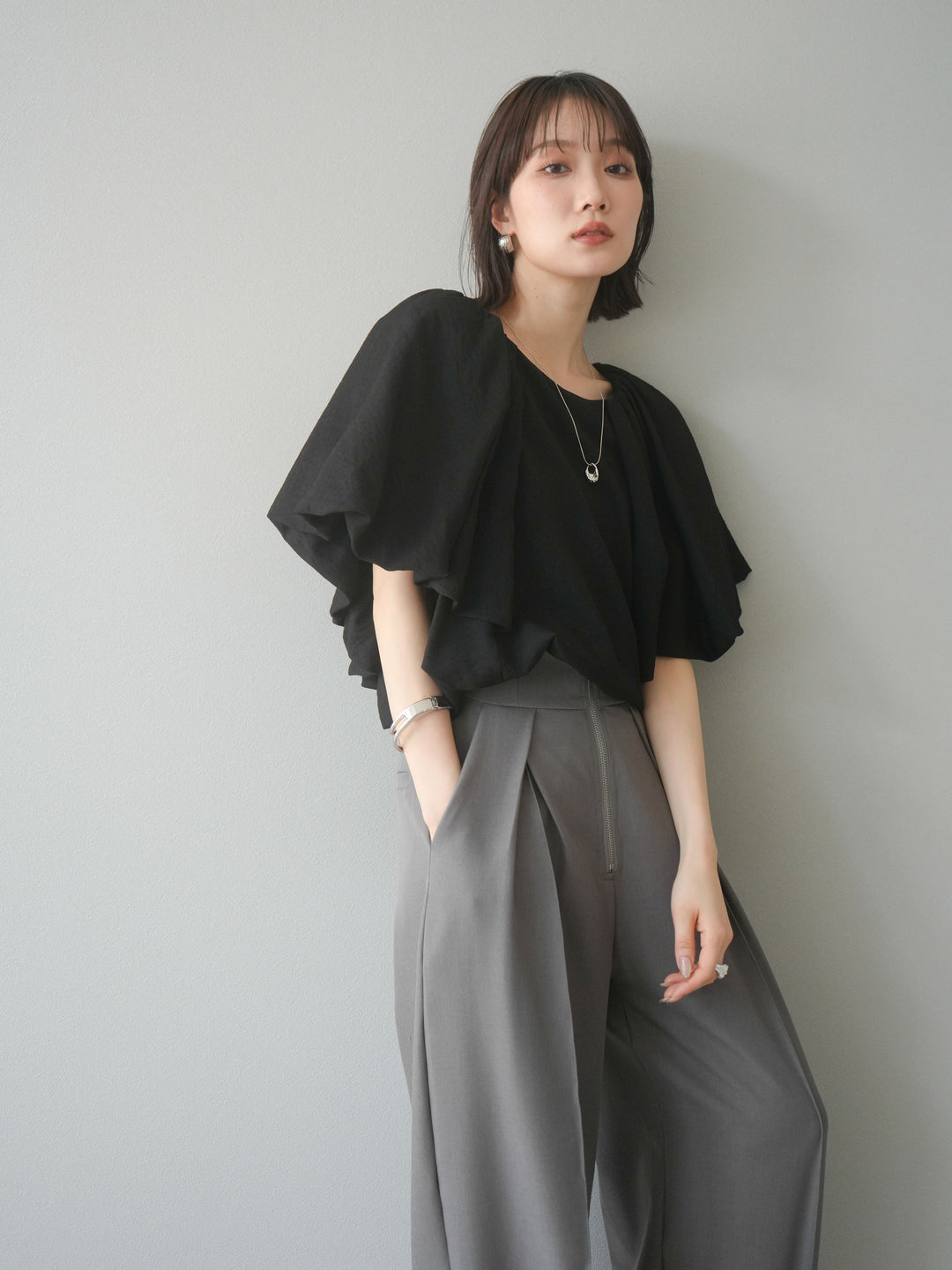 [SET] 燈籠袖褶襉設計上衣 + 拉鍊褶襉寬褲 (2 套)
