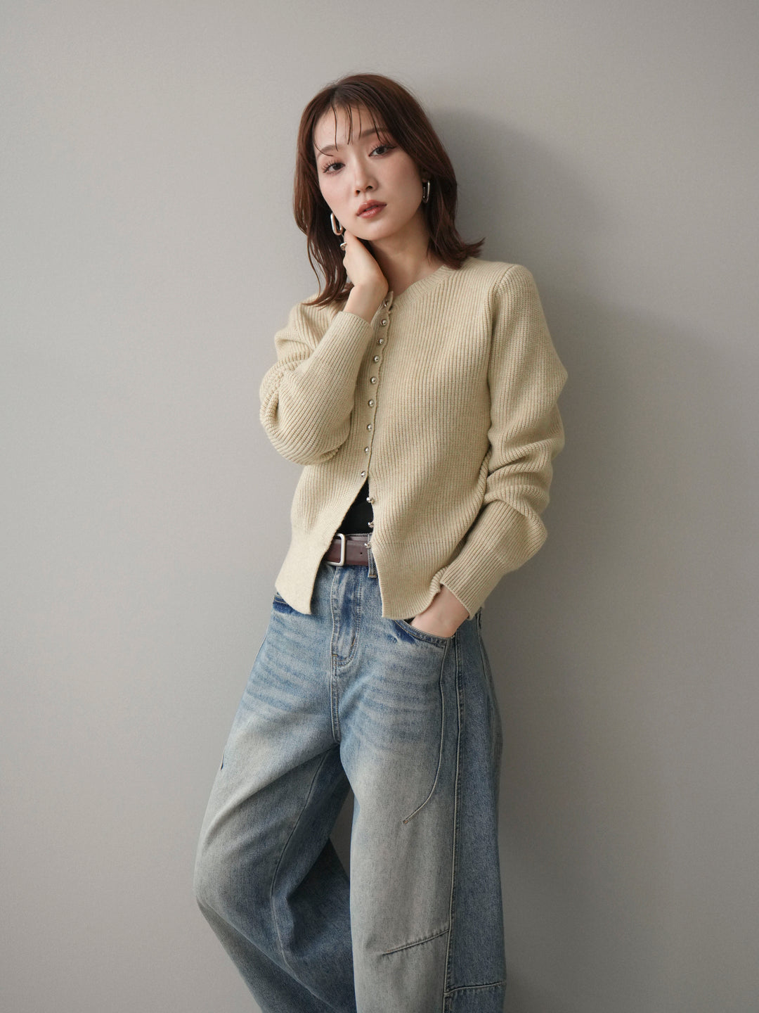 [SET]シルバーボタン畦編みニットカーディガン+ベルト付カーブデニムパンツ(2set)