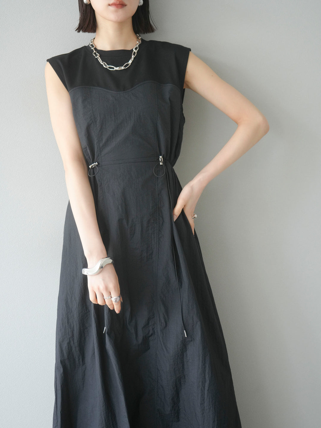 [SET] 剪裁對接尼龍洋裝 + 可選飾品套裝 (2 套)