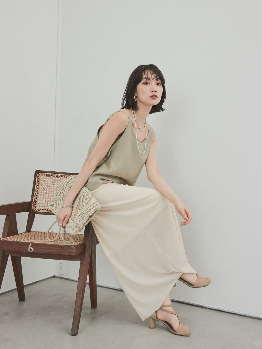 [預購] Washer Satin 薄紗多層背心/卡其米色