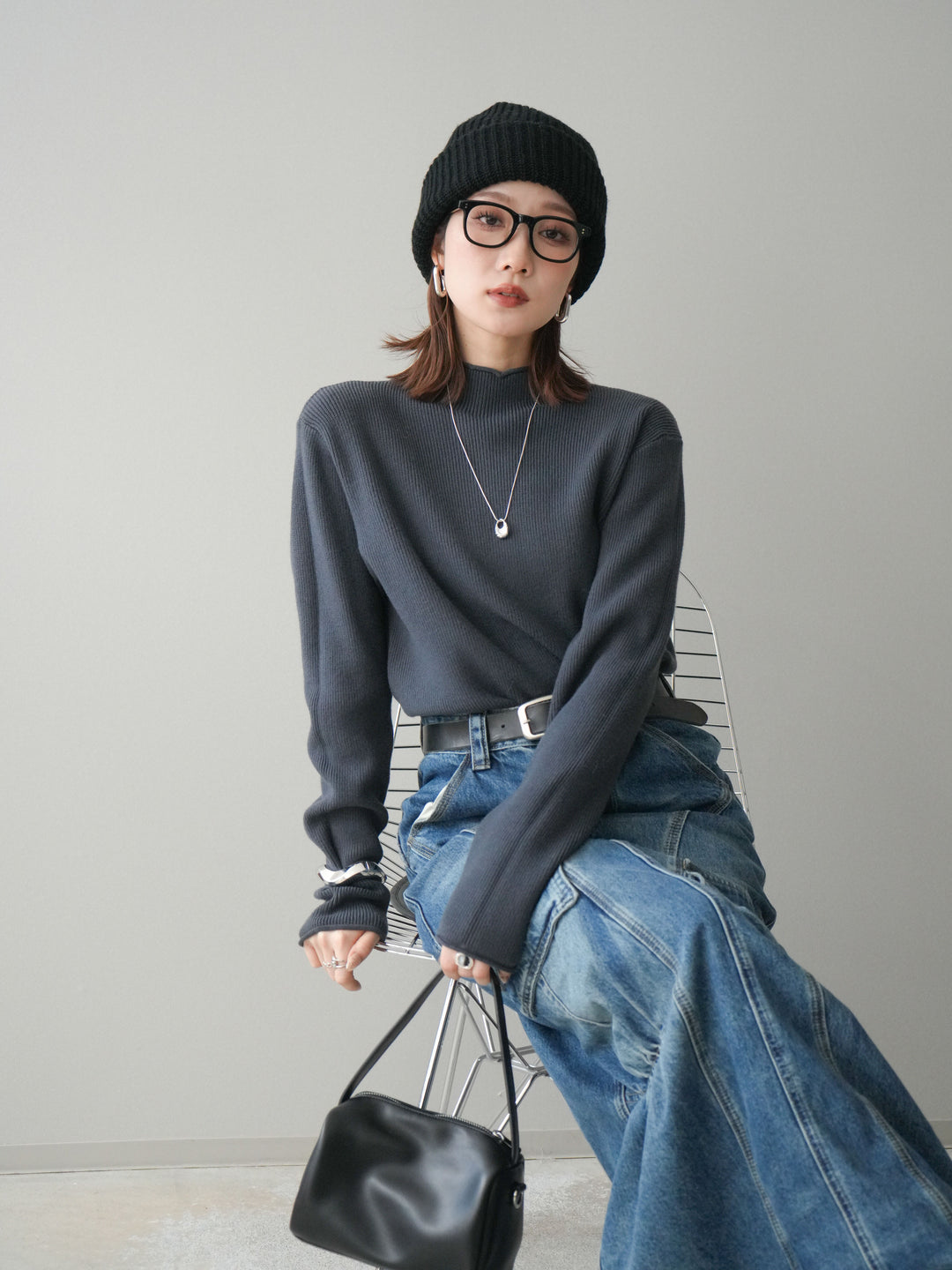 [予約]ボトルネック裾カールリブニットトップス/charcoal