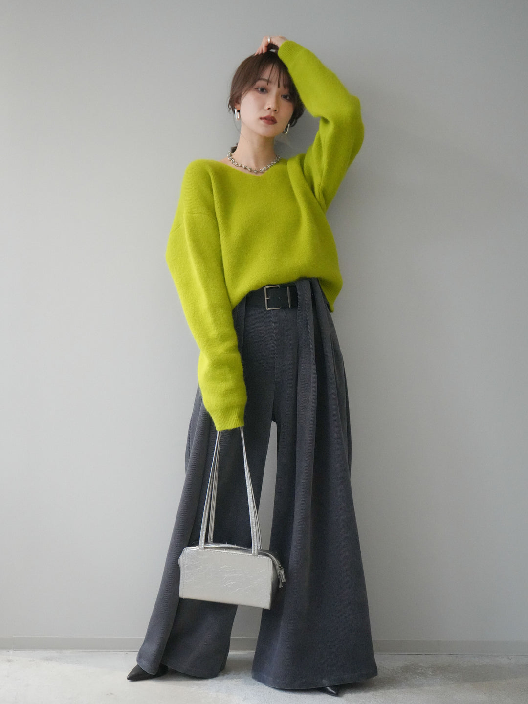 [SET]シュシュ付きアンゴラタッチVネックニットプルオーバー+ベルトデザインループコールテンワイドパンツ(ベルト付き)(2set)