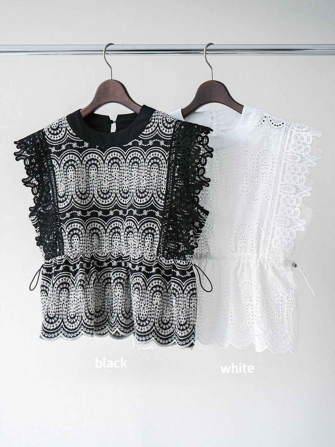 [SET] 扇貝刺繡蕾絲上衣 + 腰線側袋運動褲（2 組）