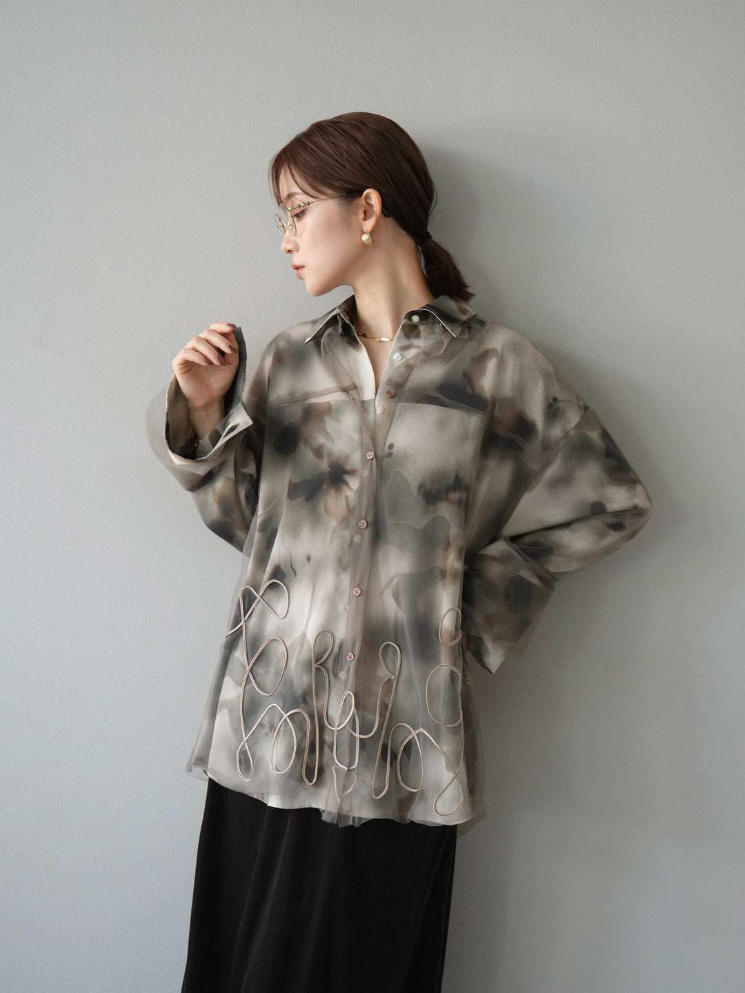[SET]コード刺繍チュールシャツ＆ニュアンス柄シャツアンサンブル+選べるアクセセット(2set)