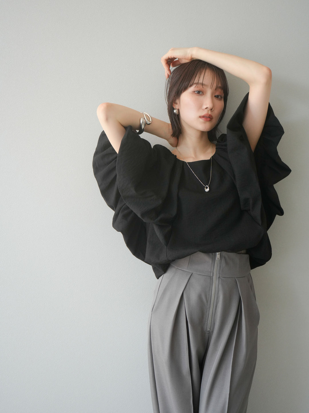 [SET] 燈籠袖褶襉設計上衣 + 拉鍊褶襉寬褲 (2 套)