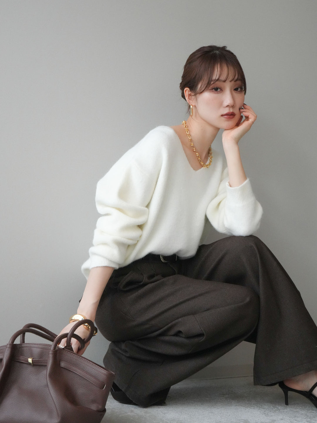 [SET]シュシュ付きアンゴラタッチVネックニットプルオーバー+選べるアクセセット(2set)