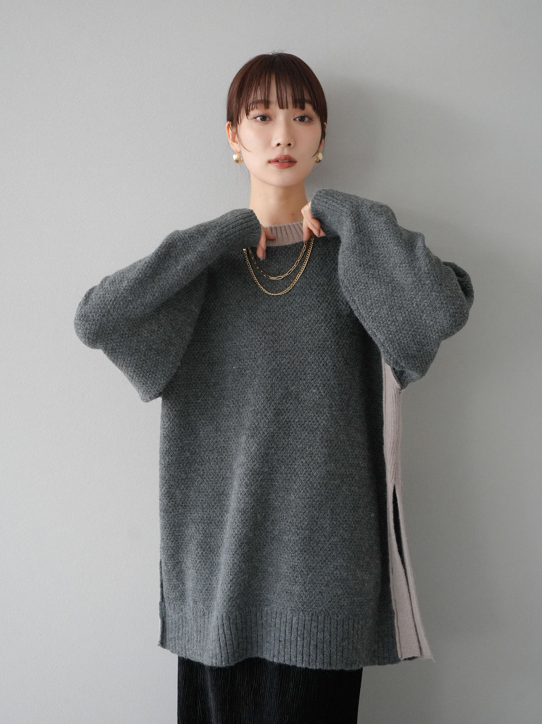 【預訂】側開衩拼色針織套頭衫/炭灰