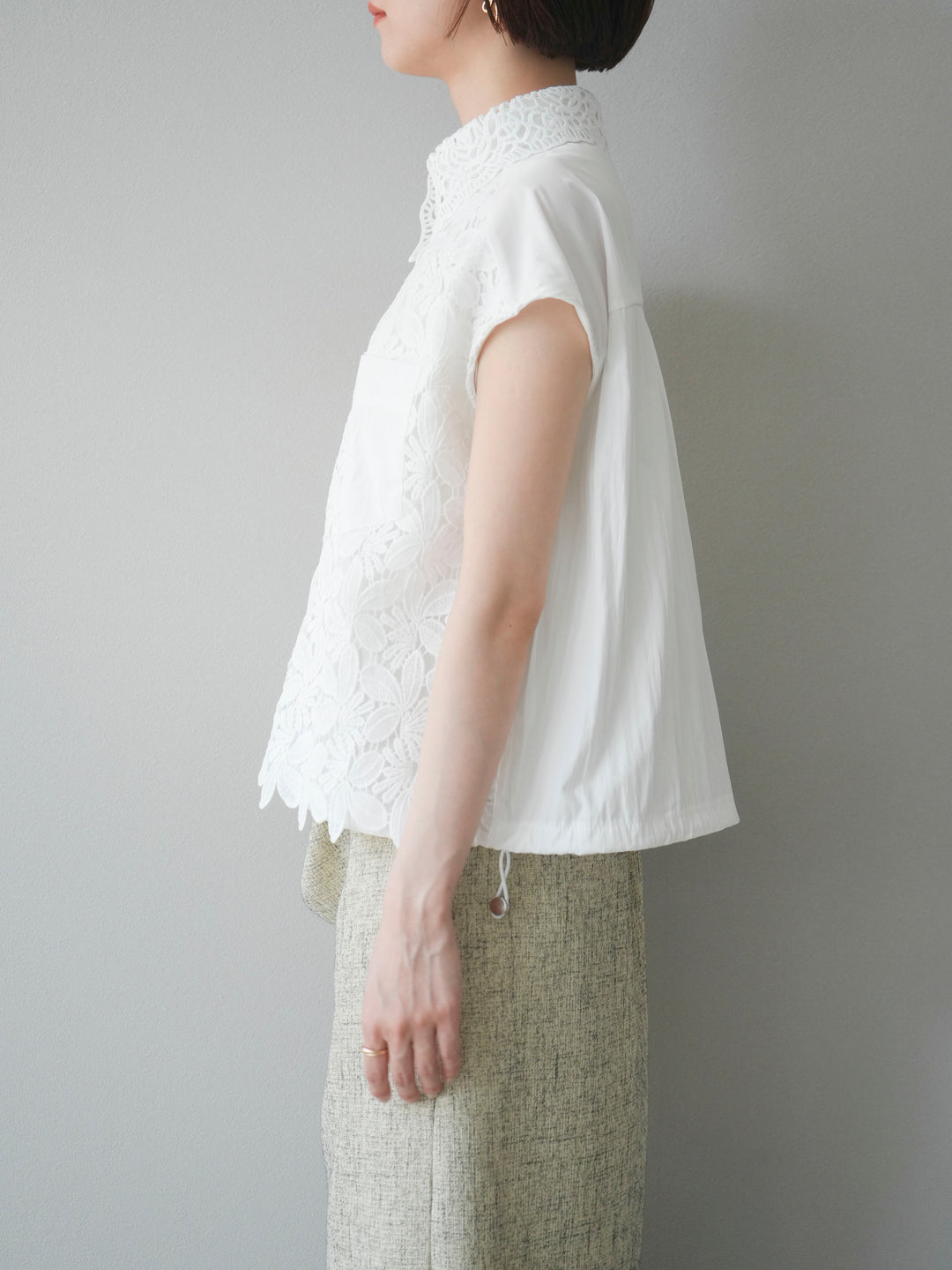 【預購】蕾絲分層抽繩襯衫/白色