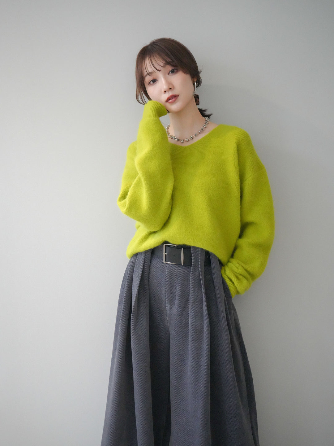 [SET]シュシュ付きアンゴラタッチVネックニットプルオーバー+選べるアクセセット(2set)