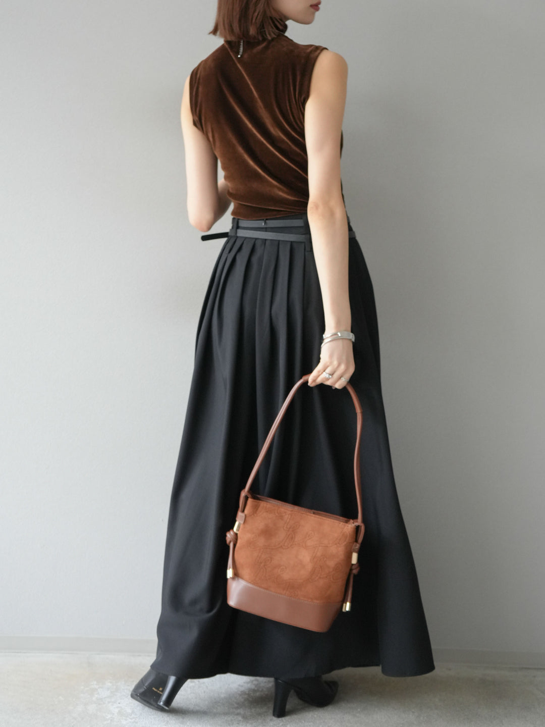 [SET]シアーベロアプチネックノースリーブトップス+エステルプリーツスリットスカート(2set)