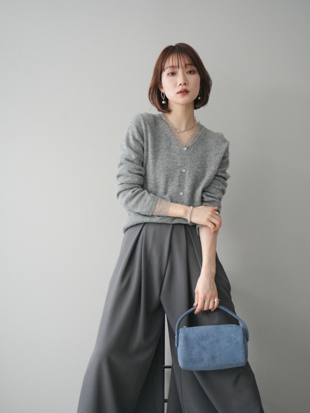 [SET]ドットチュールレイヤードボタンニットトップス+テープベルトタックバギーパンツ(2set)