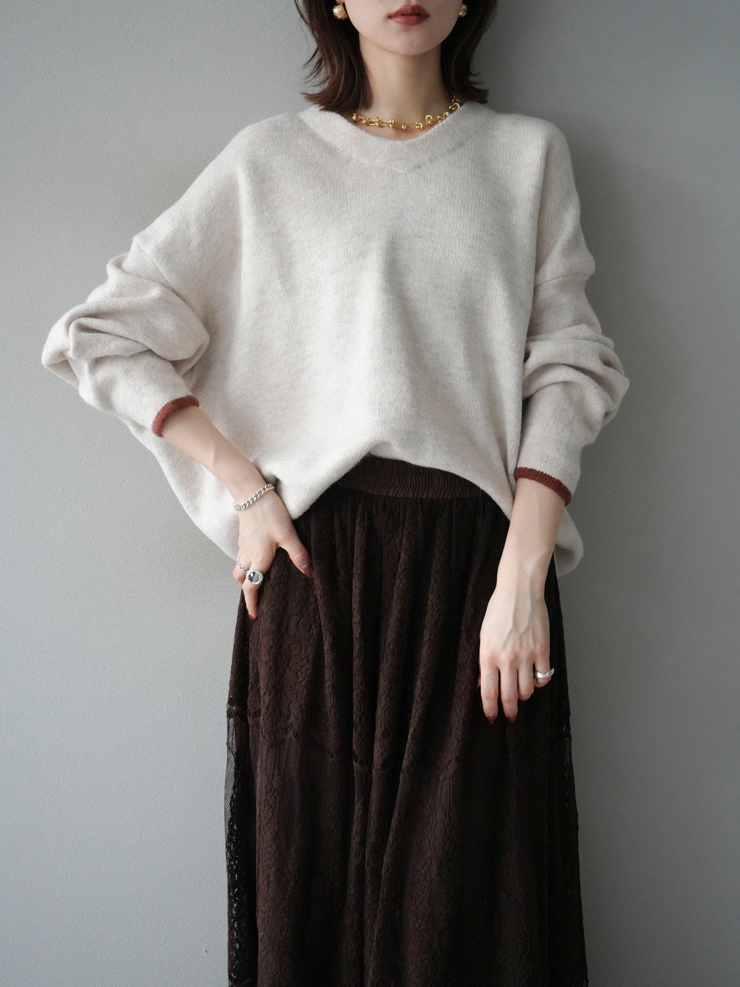 [SET]Vネック配色スリーブニットプルオーバー+選べるアクセセット(2set)