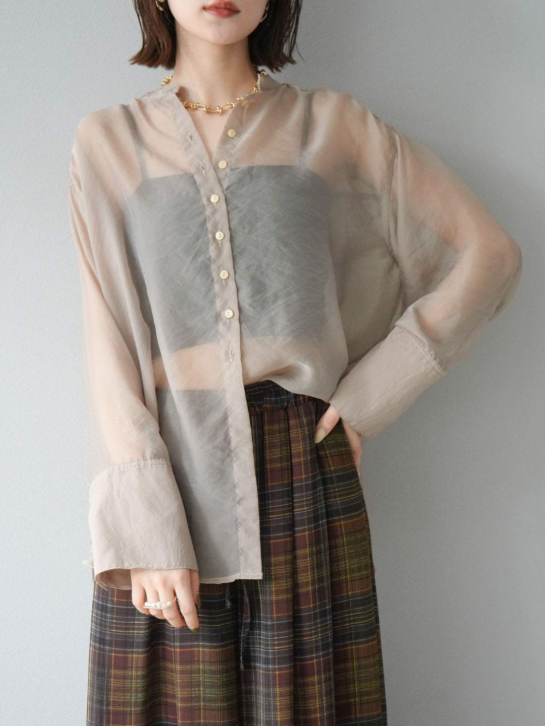 [SET] 亮面透視立領襯衫 + 透視格紋寬鬆褲 (2 件套)