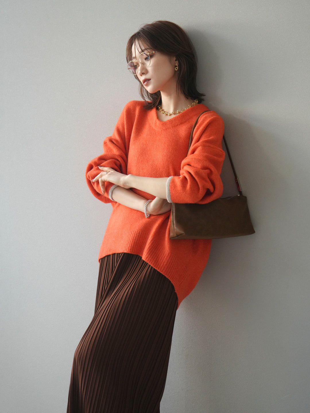 [SET]Vネック配色スリーブニットプルオーバー+選べるアクセセット(2set)