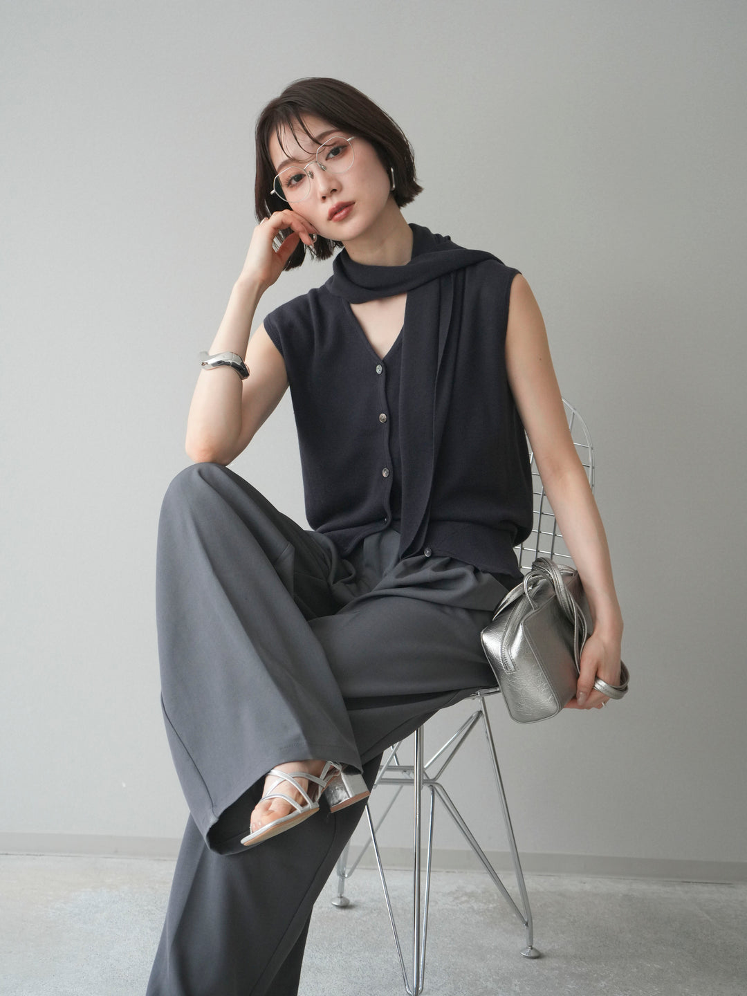 [予約]スカーフ付Vネックニットベスト/black