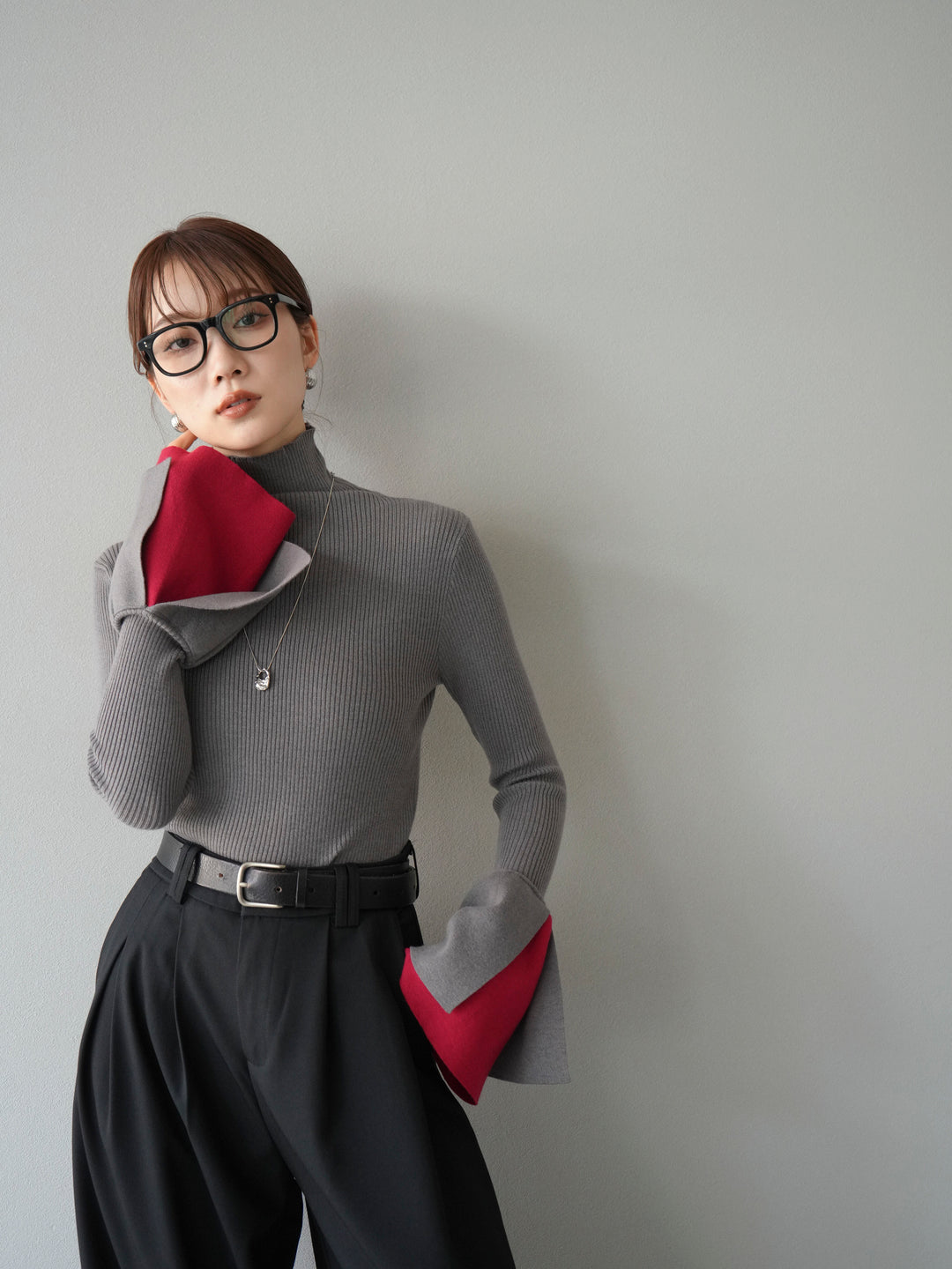 [SET] 疊層喇叭袖高領針織上衣 + 雙褶寬褲 (2 套)